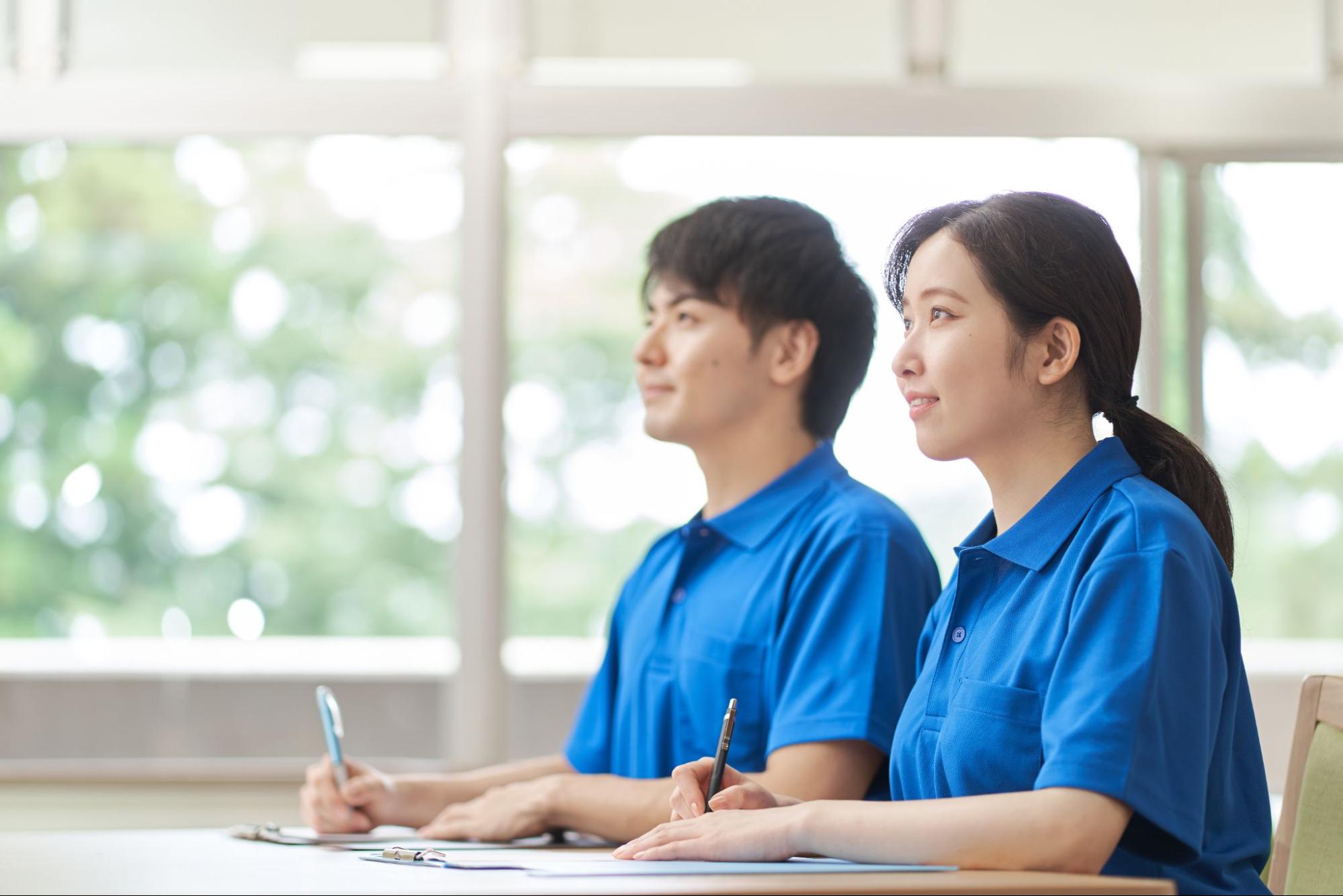 働きながら介護の資格を取るには？